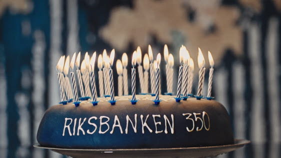 Stefan Ingves orders 350th birthday cake