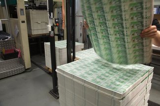 Airing paper sheets