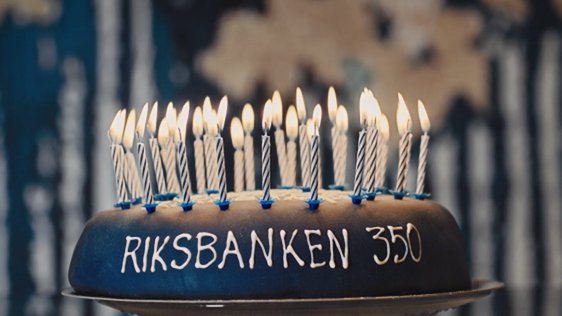 Stefan Ingves beställer 350-tårta