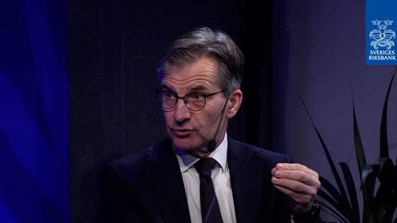 Krig och energipriser fick inflationen att stiga så varför har räntan höjts? Riksbankschefen svarar.