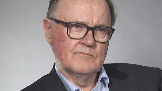 Före detta riksbankschef Urban Bäckström intervjuas om sin tid på banken