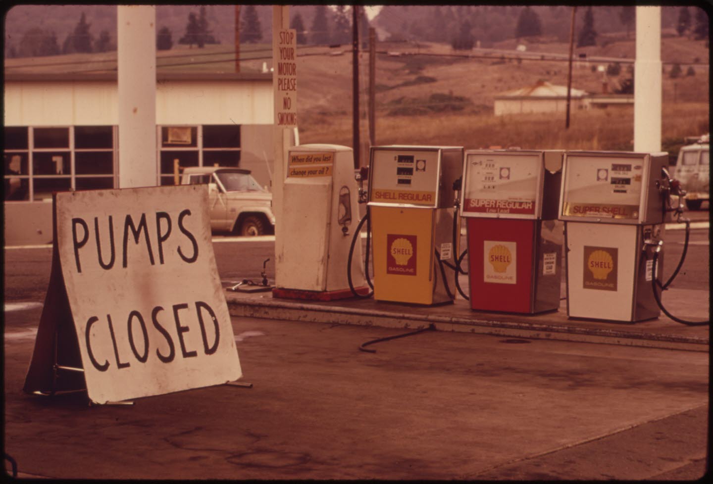 Gas station with sign: Pumps closed