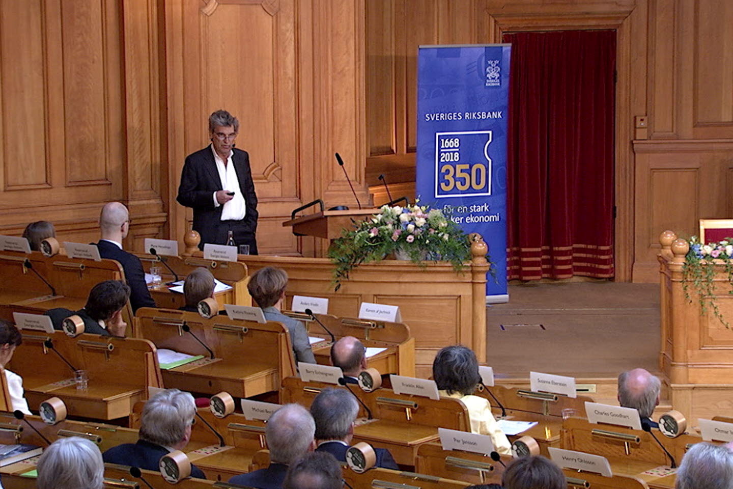 Torsten Persson håller tal