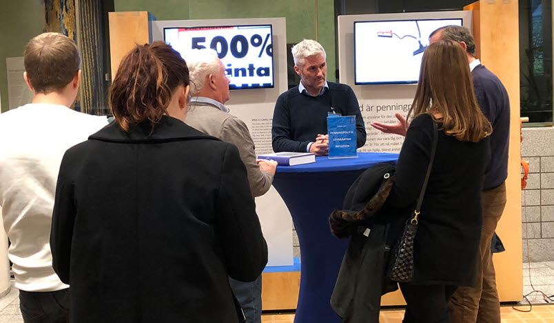 Mattias Erlandsson svarar på frågor om penningpolitik och växelkurs.